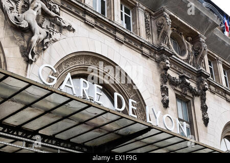 Gare de Lyon, principale stazione ferroviaria terminale, segno, edificio di Parigi, Francia. Foto Stock