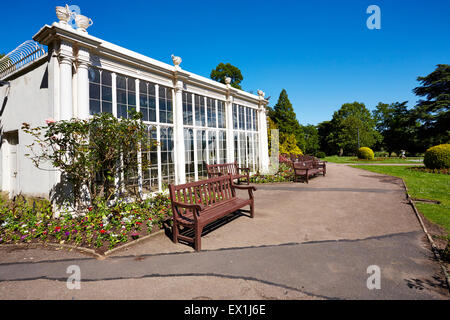 Vista della serra in giardini di Wollaton Hall di Nottingham, Inghilterra. Foto Stock