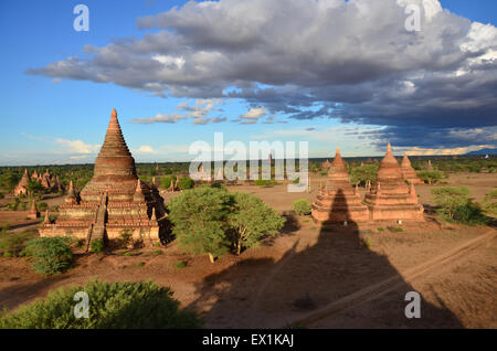 La principale destinazione turistica in Myanmar. La zona conosciuta come Bagan o burocraticamente come 'Bagan zona archeologica' con postare Foto Stock