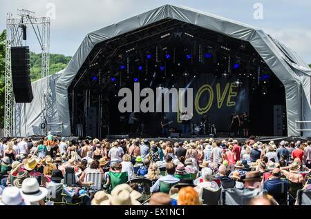 Luogo Glynde, Sussex, Regno Unito, 04 luglio, 2015. Scene del secondo giorno di amore supremo Festival Jazz a Glynde posto, che corre da 3 - 5 luglio 2015. Si tratta di un altro torrida giornata calda al festival di credito: © Francesca Moore/Alamy Live News Foto Stock