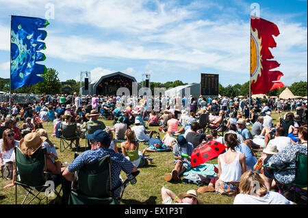 Luogo Glynde, Sussex, Regno Unito, 04 luglio, 2015. Scene del secondo giorno di amore supremo Festival Jazz a Glynde posto, che corre da 3 - 5 luglio 2015. Si tratta di un altro torrida giornata calda al festival di credito: © Francesca Moore/Alamy Live News Foto Stock