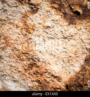 All'interno di un muro di pietra. Close up di una pietra Foto Stock