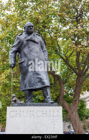 Statua di Winston Churchill in piazza del Parlamento, Londra Foto Stock