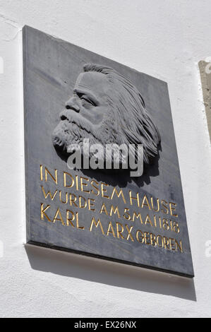 Una lapide commemorativa presso il luogo di nascita di Karl Marx a Treviri in Germania. La casa è oggi un museo dedicato alla sua vita e al suo lavoro.