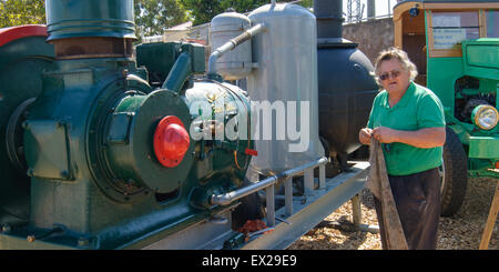 Attrezzature agricole e uomo al Royal Show in Adelaide Australia Meridionale Foto Stock