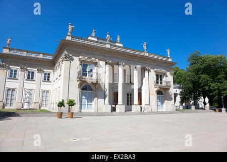 Palazzo sull'acqua nel Parco Lazienki, Varsavia, Polonia Foto Stock