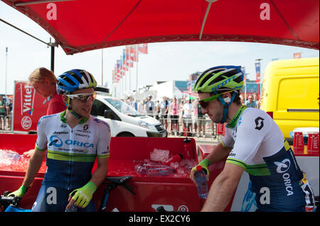 Utrecht, Paesi Bassi. 04 Luglio, 2015. Adam Yates e Simon Yates in anticipo della fase 2 di 2015 Tour de France a Utrecht Zelande. Credito: Azione Sport Plus/Alamy Live News Foto Stock