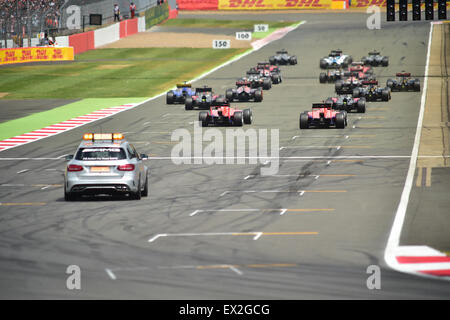 Silverstone, UK. 5 Luglio, 2015. L'inizio del British Grand Prix F1, Silverstone, UK. Credito: Kevin Bennett/Alamy Live News Foto Stock