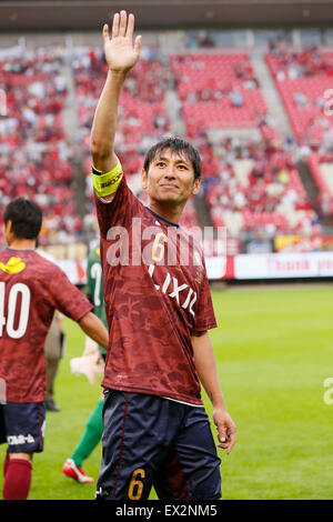 Ibaraki, Giappone. 5 Luglio, 2015. Koji Nakata Calcetto : un gioco di addio di Koji Nakata, Atsushi Yanagisawa e Toru Araiba a Kashima Soccer Stadium di Ibaraki, il Giappone . Credito: Giovanni Osada AFLO/sport/Alamy Live News Foto Stock