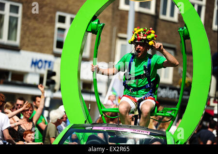 Utrecht, Paesi Bassi. 5. Luglio, 2015. Un promotore da pubblicità carovana passa attraverso le strade della città prima dello stadio 2 del Tour de France a Utrecht, Paesi Bassi. Foto: Miroslav Dakov/ Alamy Live News Foto Stock