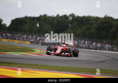 Towcester, Regno Unito. 5 Luglio, 2015. SEBASTIAN VETTEL della Germania e la Scuderia Ferrari rigidi durante il 2015 Formula 1 Gran Premio di Gran Bretagna sul circuito di Silverstone a Towcester, Regno Unito. Credito: James Gasperotti/ZUMA filo/Alamy Live News Foto Stock