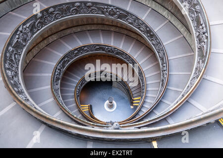 Bramante scale, Musei Vaticani, Giuseppe Momo scalinata, Musei Vaticani, Città del Vaticano. Foto Stock