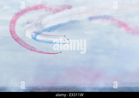 RAF frecce rosse aerobatic team display al di sopra di Weston super Mare Foto Stock