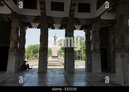 Una statua del primo primo ministro di Ceylon, Rt. L'on. Don Stephen Senanayake dalla Sala commemorativa dell'Indipendenza in Piazza dell'Indipendenza, Colombo, Sri Foto Stock