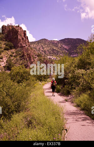 Ingresso di Whitewater Canyon e la passerella, un popolare Percorso Ricreativo nazionale che segue il percorso di un 1890s pipeline. Foto Stock