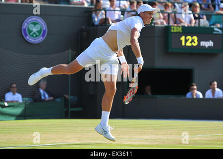 Il torneo di Wimbledon, Regno Unito. 04 Luglio, 2015. Il torneo di Wimbledon Tennis campionati. Gentlemens Singoli Terzo turno match Vasek Pospisil © Azione Sport Plus/Alamy Live News Foto Stock