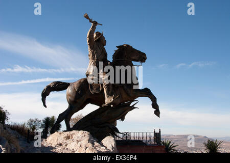 Statua del rivoluzionario messicano generale Francisco "Pancho Villa che ha sconfitto le forze governative in battaglia per Zacatecas nel 1914. Foto Stock