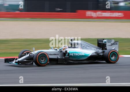 Silverstone, UK. 05 Luglio, 2015. Formula 1 Gran Premio di Gran Bretagna. Lewis Hamilton, Mercedes AMG Petronas Team di F1, sulla strada per la vittoria. Credito: Azione Sport Plus/Alamy Live News Foto Stock