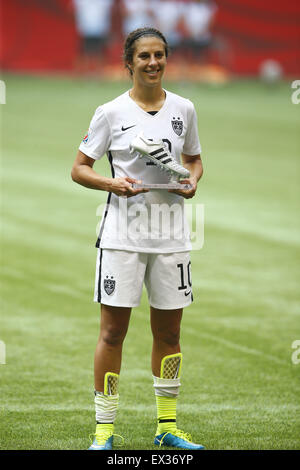 Vancouver, Canada. 05 Luglio, 2015. Vancouver. 5 Luglio, 2015. Carli Lloyd degli Stati Uniti pone con il suo argento Boot premio durante la cerimonia della vittoria per il 2015 FIFA Coppa del Mondo Femminile a Vancouver in Canada il 5 luglio 2015. Credito: Xinhua/Alamy Live News Foto Stock