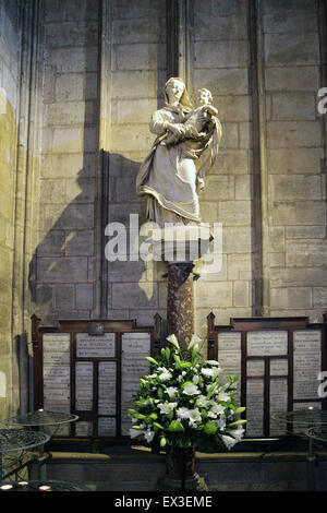 Statua di Notre Dame Parigi Francia Foto Stock