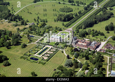 Vista aerea di Eaton Hall del Duca di Westminster Station Wagon Eaton nel Cheshire, Regno Unito Foto Stock