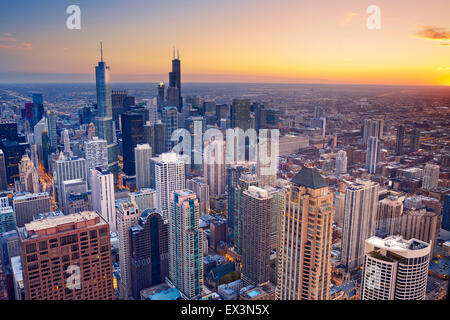 Chicago. Vista aerea del Chicago Downtown al crepuscolo dall'alto. Foto Stock