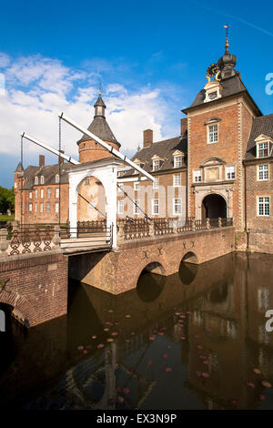 DEU, in Germania, in Renania settentrionale-Vestfalia, regione Muensterland, moated castle Anholt in Isselburg. DEU, Deutschland, Nordrhein-Westf Foto Stock