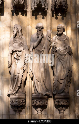 DEU, in Germania, in Renania settentrionale-Vestfalia, Muenster, statue del portale di Liebfrauen Ueberwasser chiesa. DEU, Deutschland, N Foto Stock