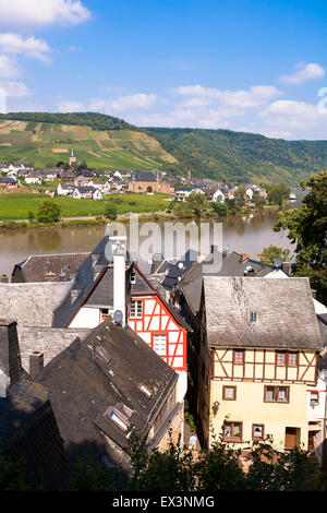DEU, in Germania, in Renania Palatinato, Beilstein presso il fiume Moselle, vista Ellenz. DEU, Deutschland, Renania-Palatinato, Beilstei Foto Stock