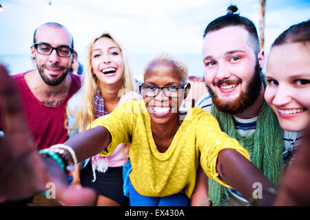 Beach Party estivo convivere Selfie Concept Beach Party estivo convivere Selfie Concept