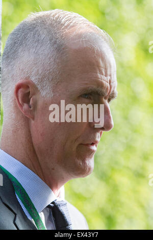 Il torneo di Wimbledon di Londra, Regno Unito. Il 6 luglio 2015. Ritirato giocatore professionista Todd Martin (US) arriva il giorno sette del Wimbledon Tennis championships Credito: amer ghazzal/Alamy Live News Foto Stock