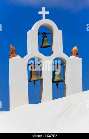 Greco tradizionale architettura Cicladi stile in Imerovigli, una piccola cittadina tra Fira e Ohia a Santorini, Grecia Foto Stock