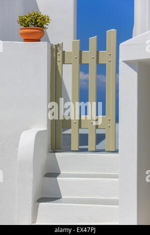 Greco tradizionale architettura Cicladi stile in Imerovigli, una piccola cittadina tra Fira e Ohia a Santorini, Grecia Foto Stock