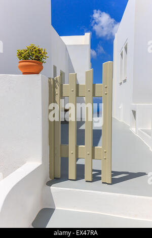 Greco tradizionale architettura Cicladi stile in Imerovigli, una piccola cittadina tra Fira e Ohia a Santorini, Grecia Foto Stock