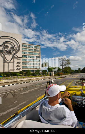 Vista verticale del Camilo Cienfuegos murale di l'Avana, Cuba. Foto Stock