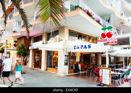 Il Tapas bar Santa Eulalia Del Rio Ibiza spagna spagnolo resort esterno menu Foto Stock