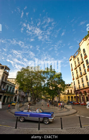 Streetview verticale del Paseo del Prado a l'Avana, Cuba. Foto Stock