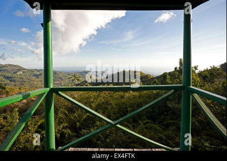 Vista orizzontale dal punto di vedetta in Topes de Collantes Parco Nazionale di Cuba. Foto Stock