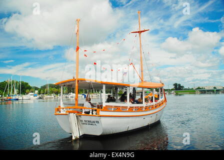 Spugna barca subacqueo porta i turisti in Tarpon Springs, in Florida. Foto Stock