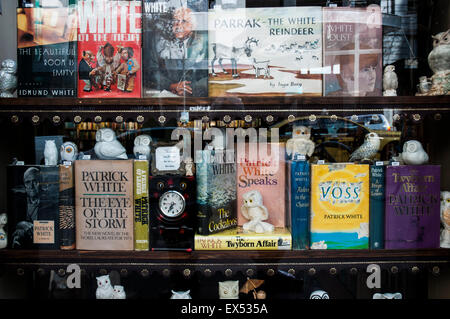 La finzione letteraria dal Nobel Prize-winning Australian autore Patrick White è visualizzato in una Melbourne libreria antiquaria Foto Stock