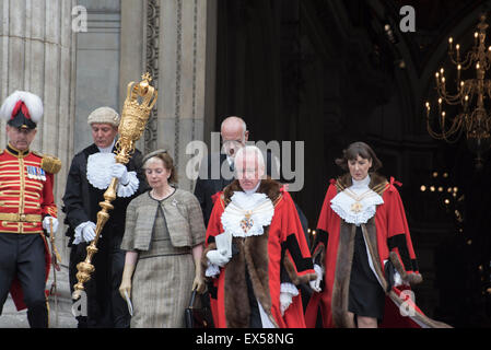 Londra, Regno Unito. 7 Luglio, 2015. Decimo anniversario degli attentati di Londra, dignitari lasciare la Cattedrale di St Paul dopo il memoriale di servizio. Londra, Regno Unito. Credito: Peter Manning/Alamy Live News Foto Stock