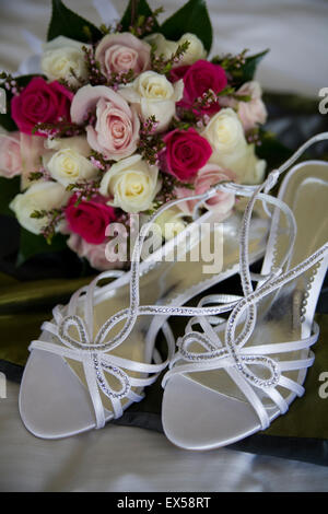 Bridal Accessories stabiliti prima della cerimonia Foto Stock