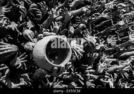 Mani statua da inferno in Wat Rong Khun a Chiang Rai, Thailandia Foto Stock