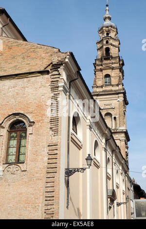 Chiesa del Santo Sepolcro e la torre campanaria, Parma. Foto Stock