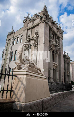 Casa con Chimaeras Foto Stock