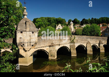 Town Bridge, sul fiume Avon a Bradford-on-Avon, Wiltshire. Foto Stock