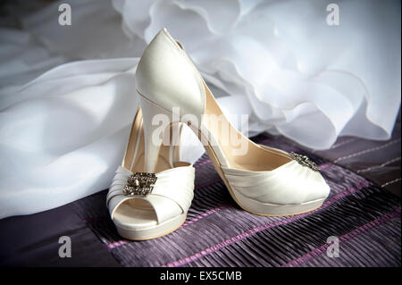 Bridal Accessories stabiliti prima della cerimonia Foto Stock