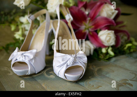 Bridal Accessories stabiliti prima della cerimonia Foto Stock