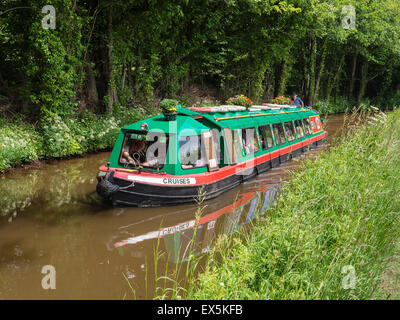Canal gita in barca sul Monmouthshire e Brecon Canal, (Mon & Brec), vicino a Brecon, Powys, Wales, Regno Unito Foto Stock