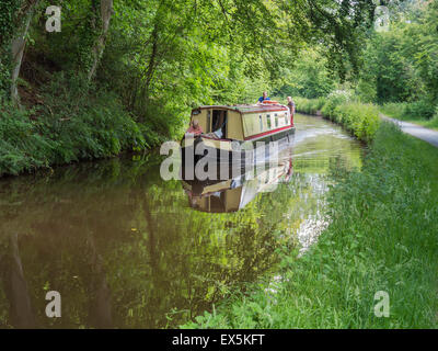 Canal Boat sul Monmouthshire e Brecon Canal, (Mon & Brec), vicino a Brecon, Powys, Wales, Regno Unito Foto Stock